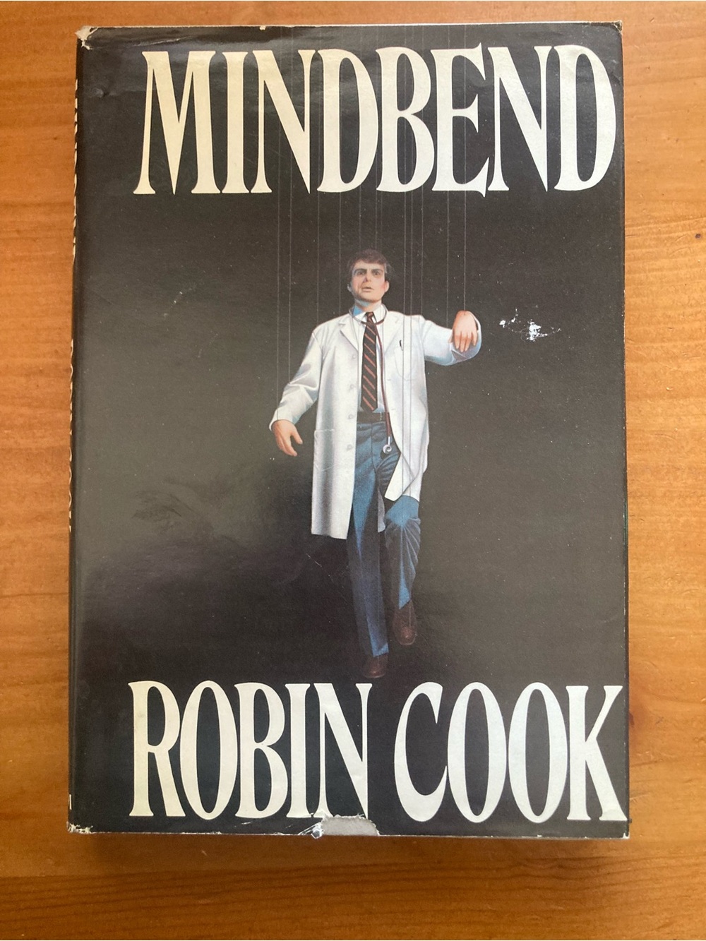 Mindbend by Robin Cook - Black Cover with White Text